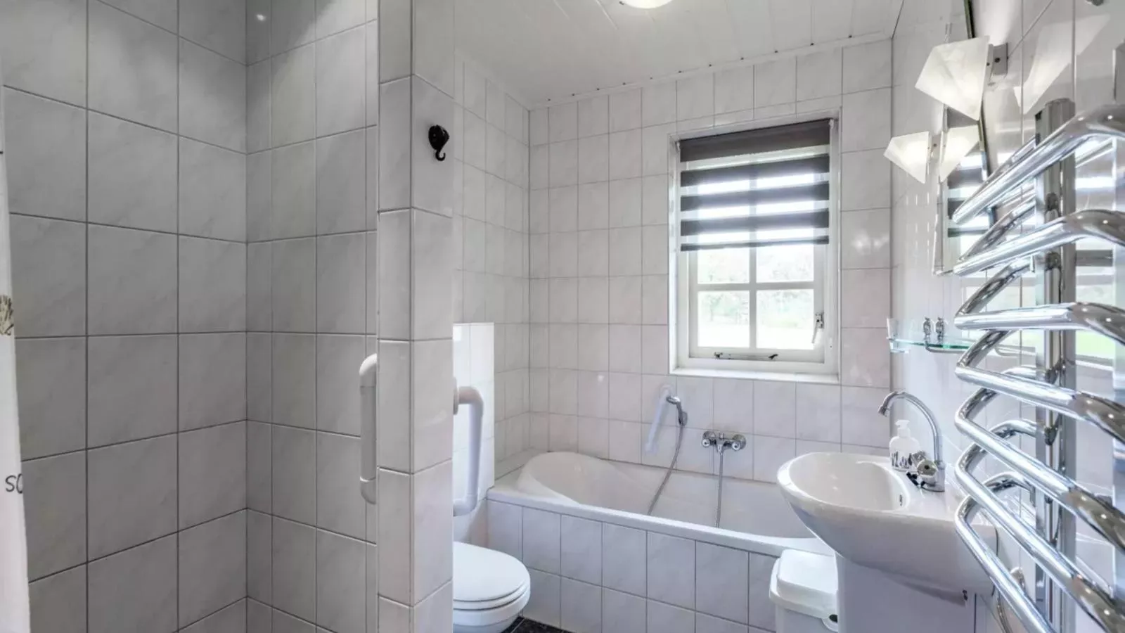 Langgoor-Bathroom