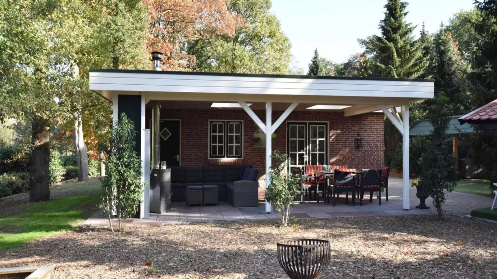 Langgoor-Exterior summer