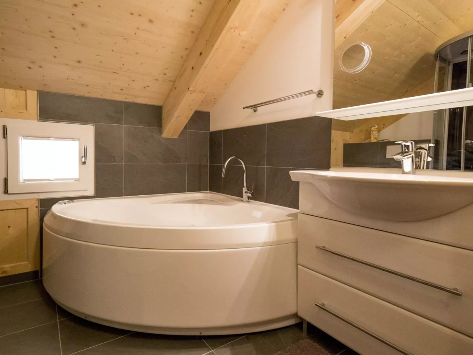 Superior # 15 mit IR-Sauna & Sprudelbad-Inside