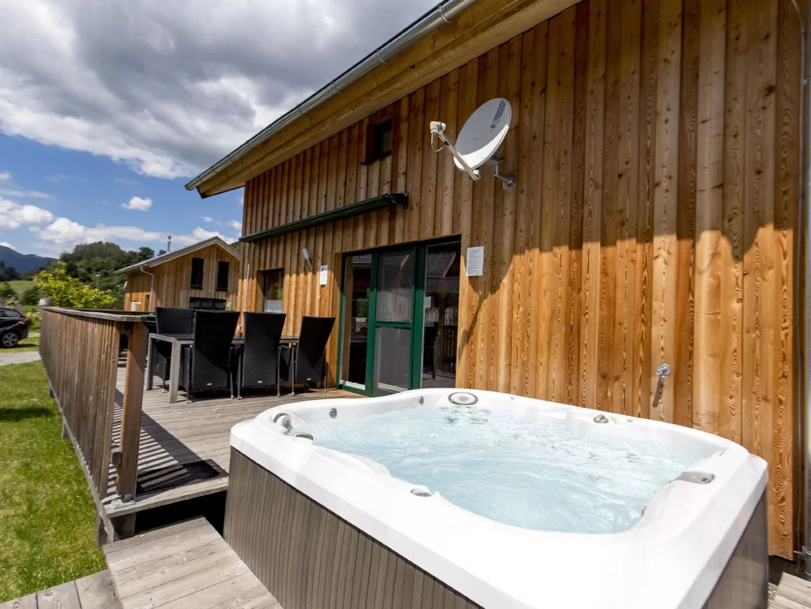 Superior # 15 mit IR-Sauna & Sprudelbad-Outside