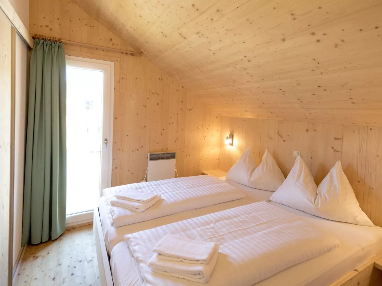 Superior # 15 mit IR-Sauna & Sprudelbad-Inside