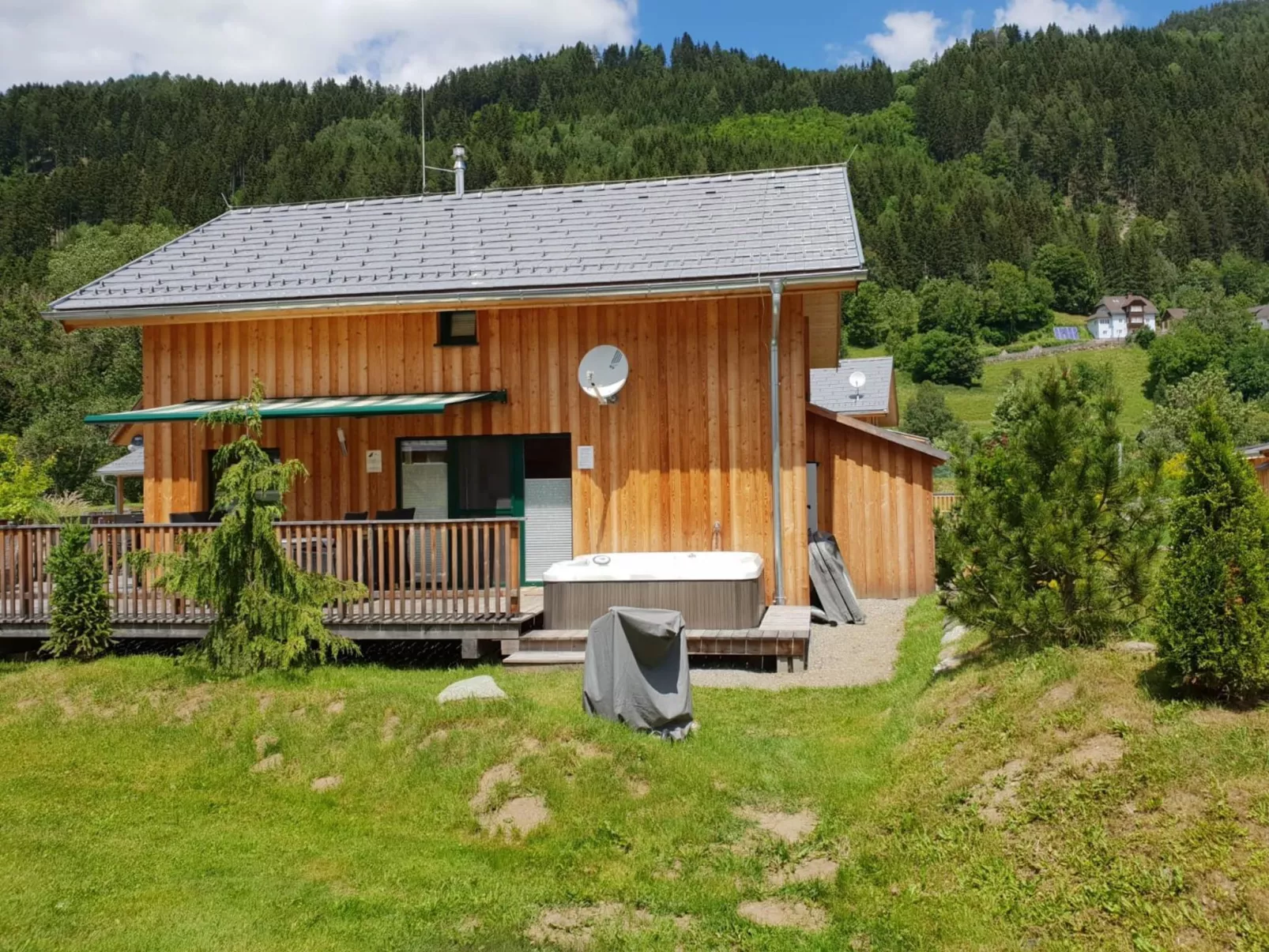 Superior # 15 mit IR-Sauna & Sprudelbad-Outside
