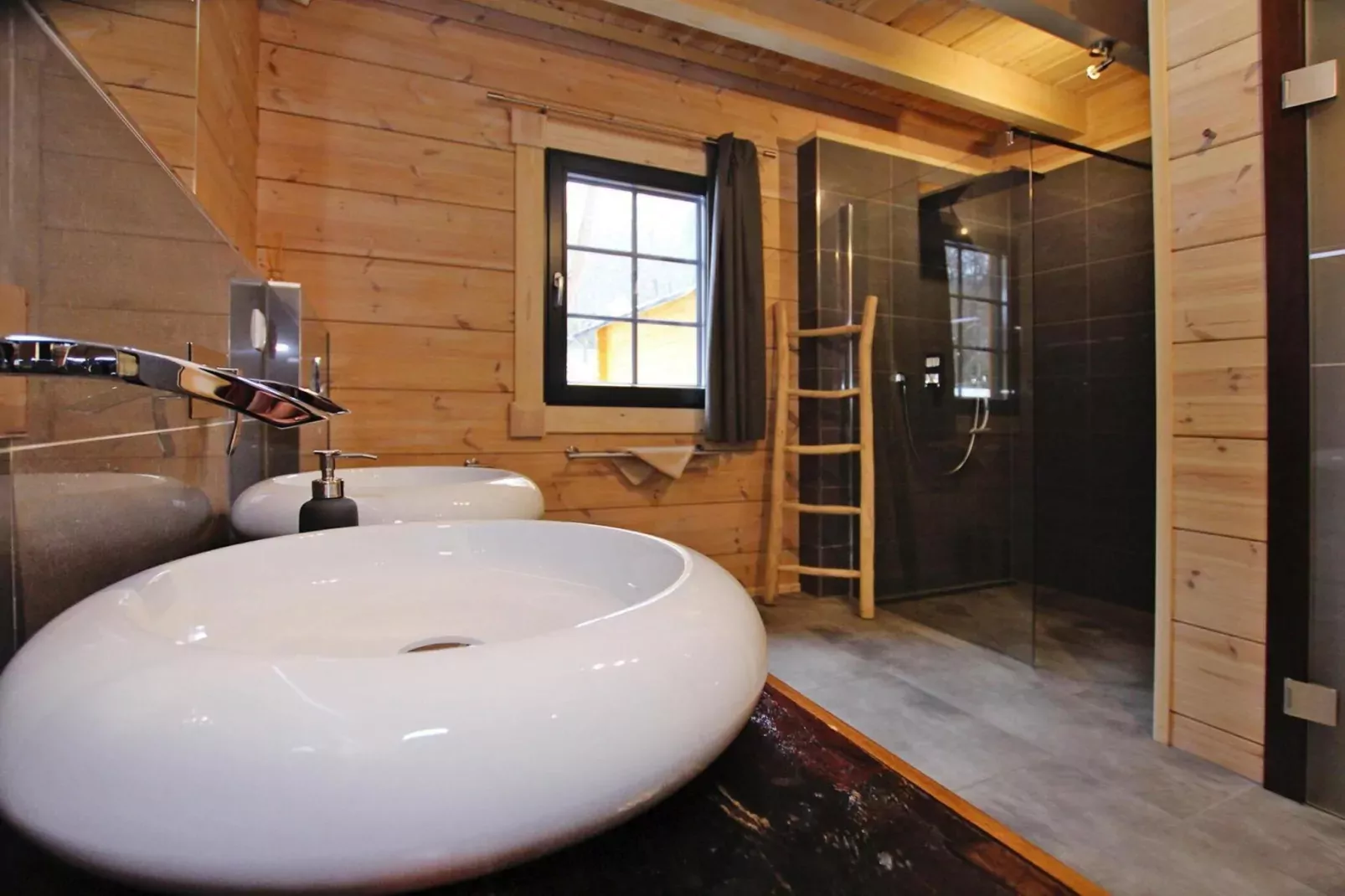 5 Personen-Bathroom