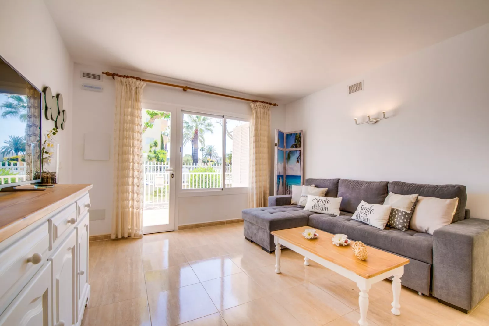 Avus-Living room
