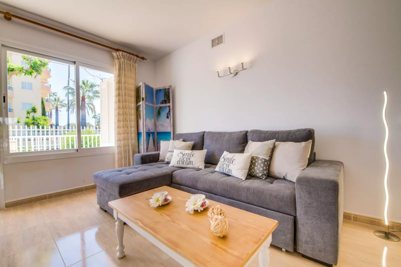 Avus-Living room