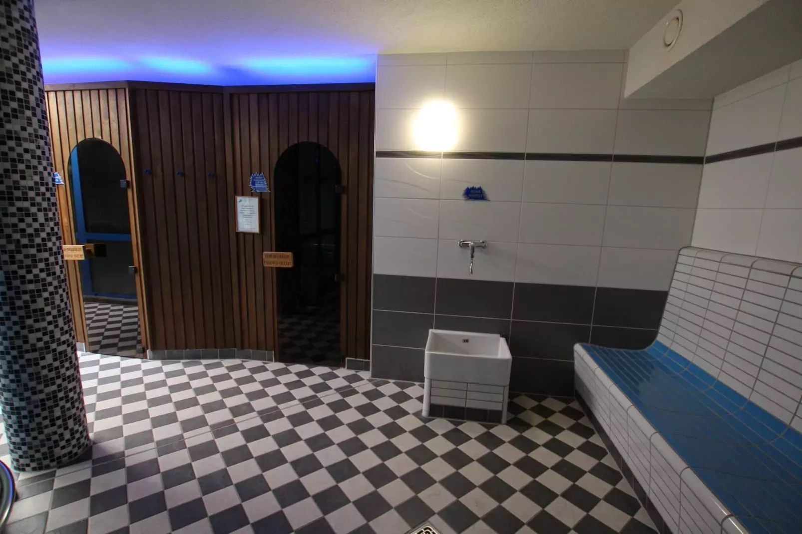 Haus 9 - Haus am Hang-Indoor