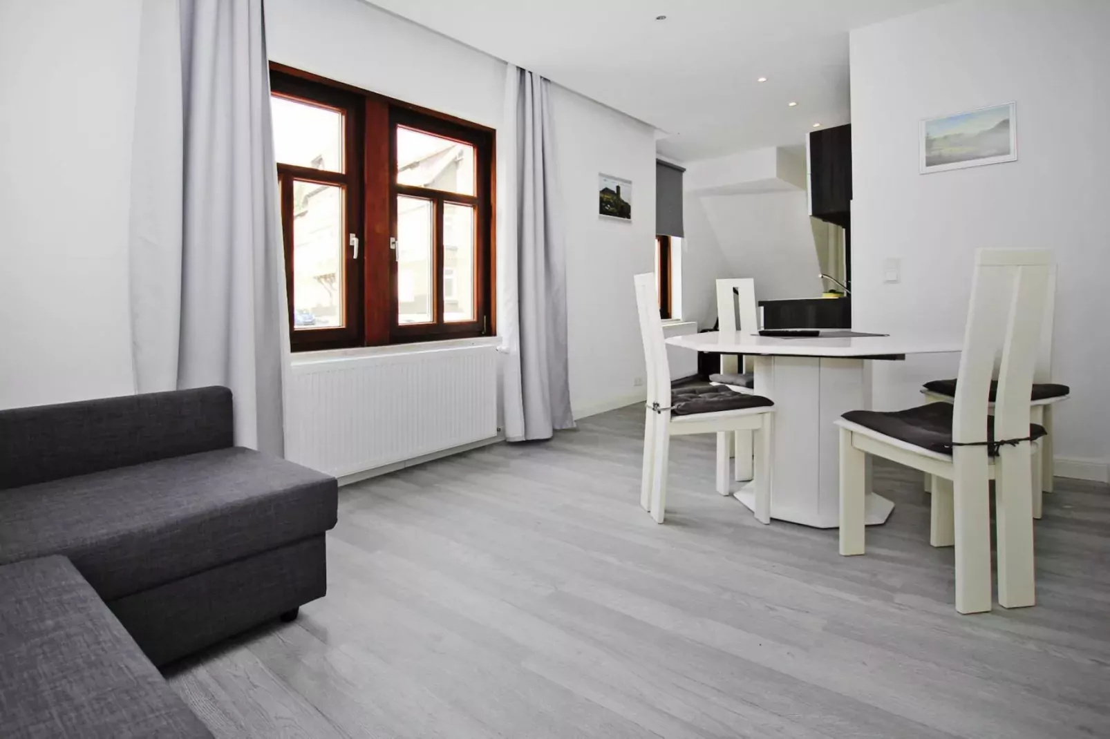 Apartment im alten Bahnhof-Dining room