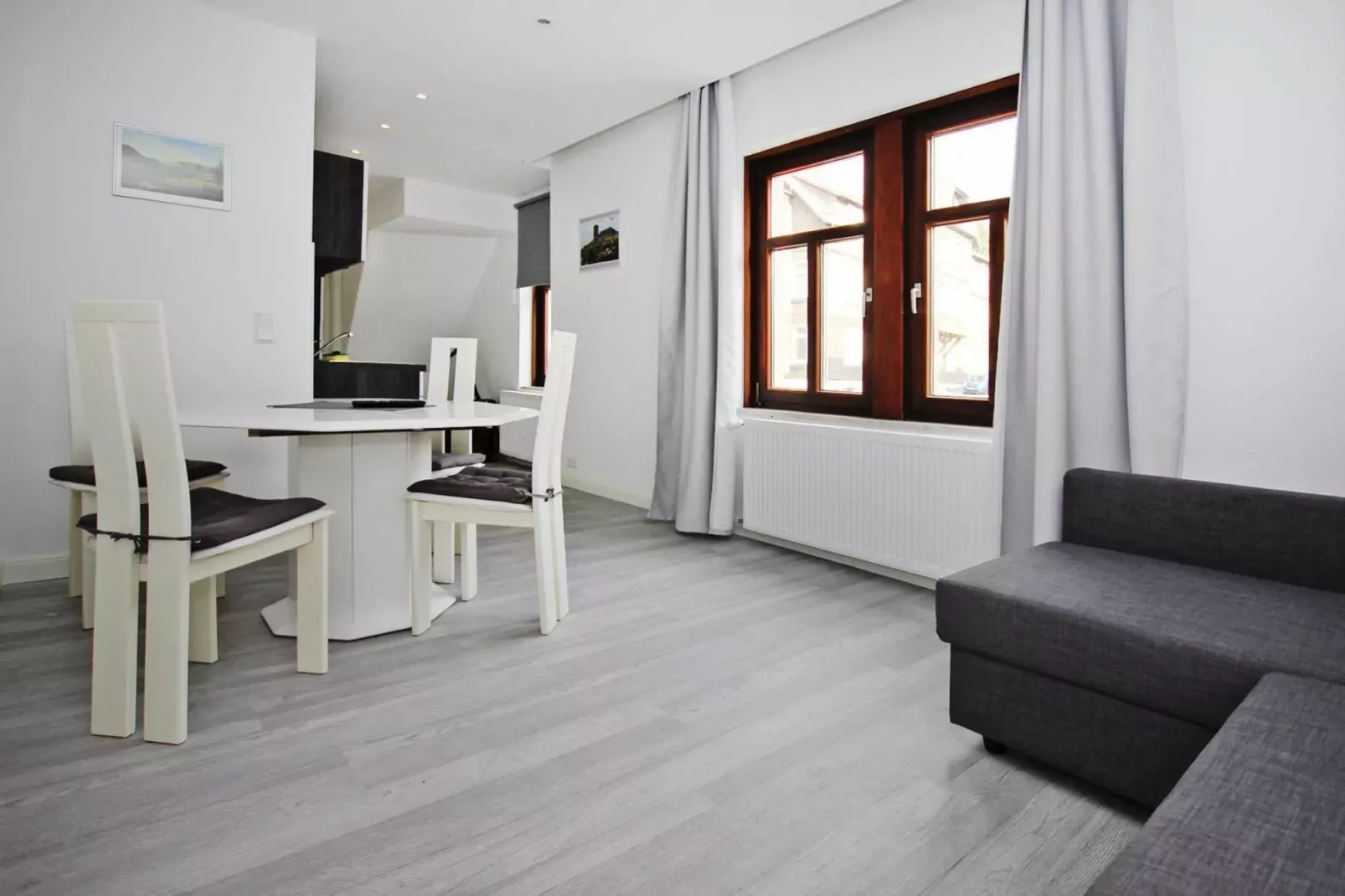 Apartment im alten Bahnhof-Dining room