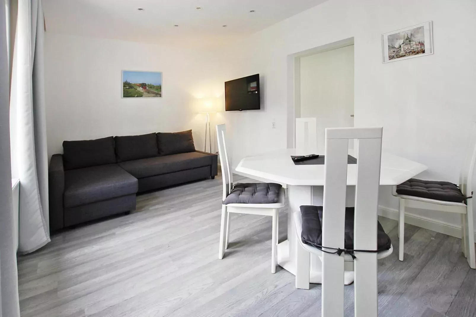 Apartment im alten Bahnhof-Dining room