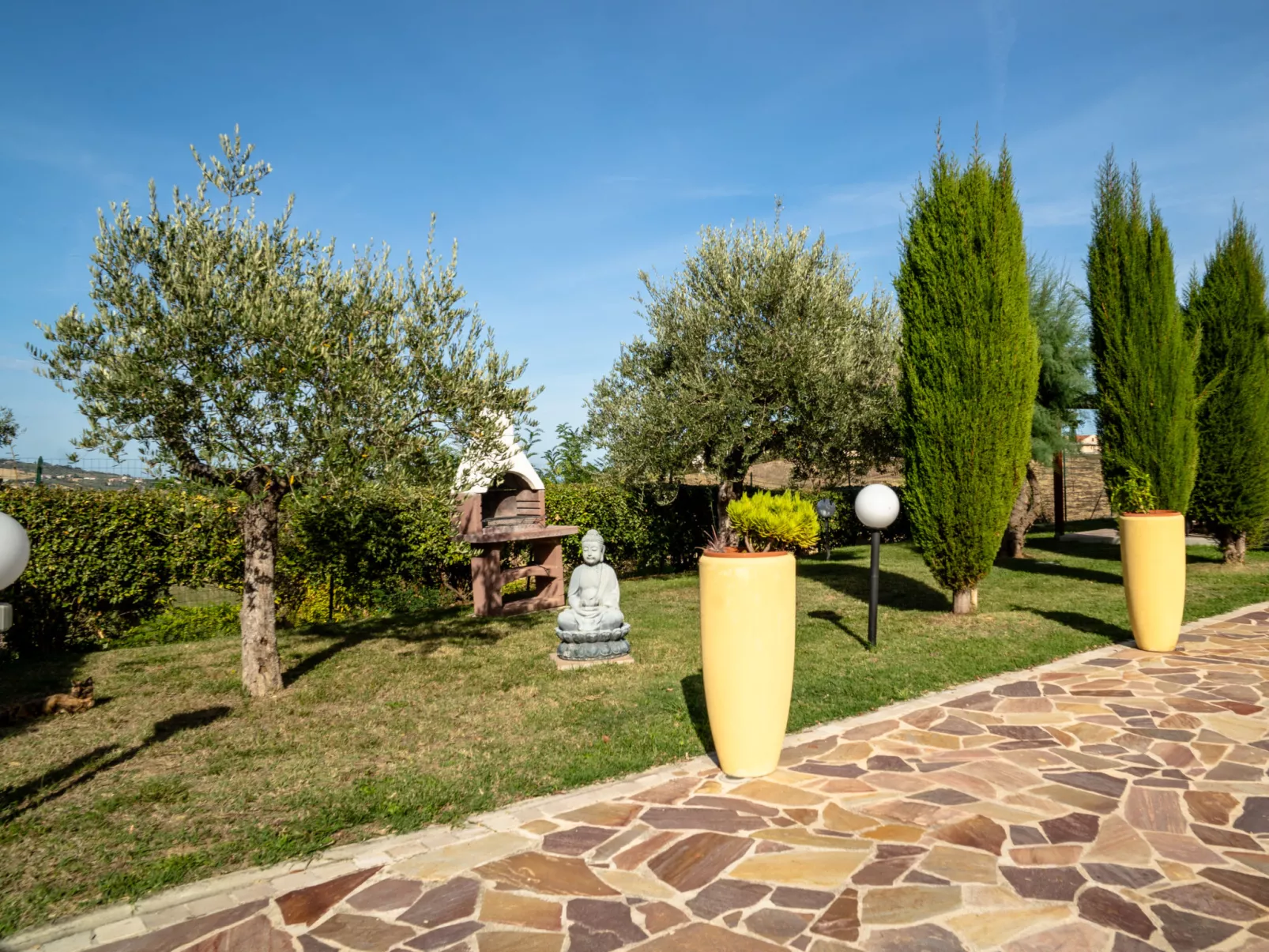 Rêve d'Or-Outside