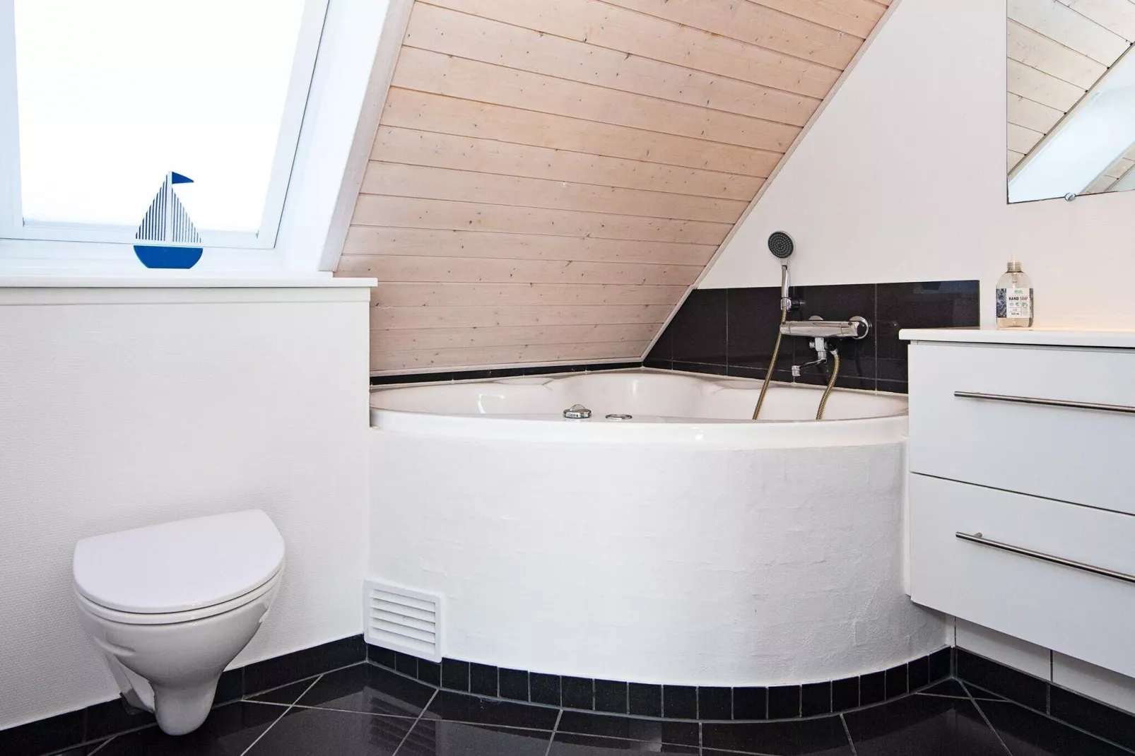 6 Personen Ferienhaus in Juelsminde-By Traum-Wellnessbereich