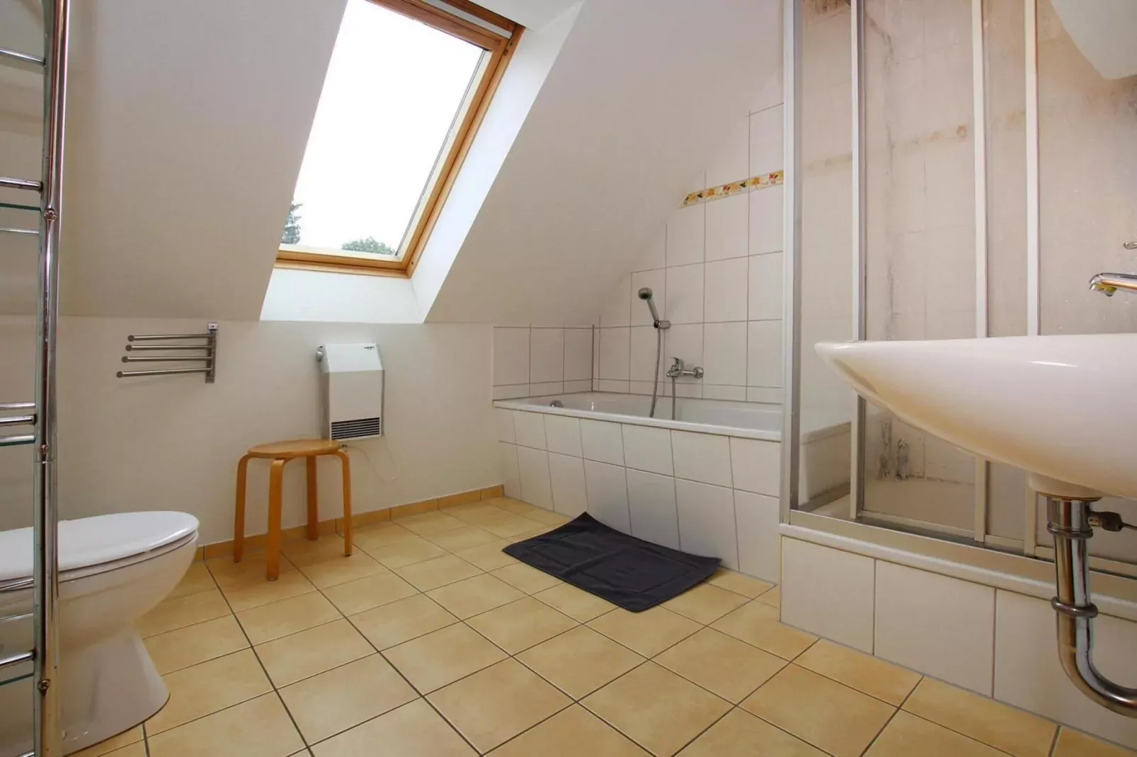 Teichrose 108 qm 9 Personen-Bathroom