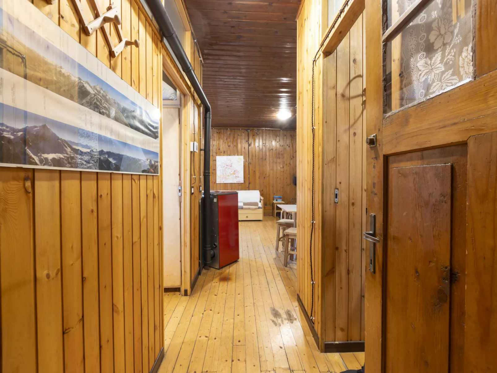 Don Romeo Mountain Flat-Inside