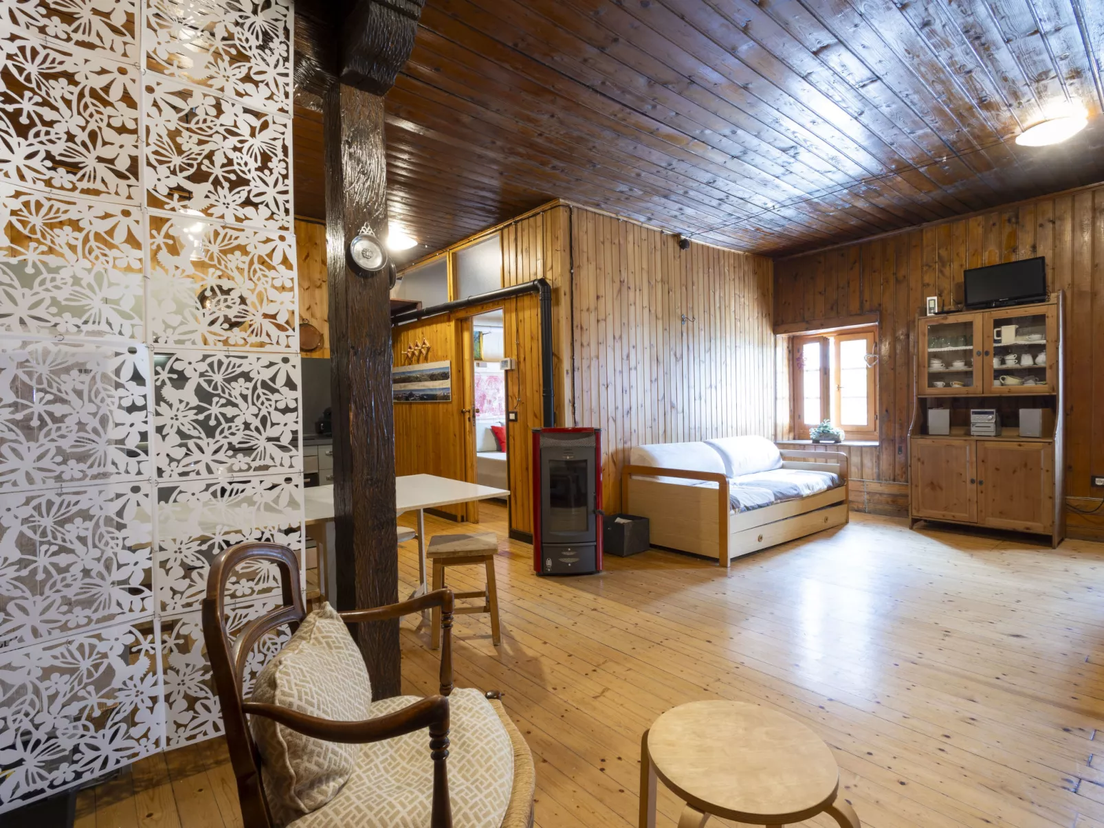 Don Romeo Mountain Flat-Inside