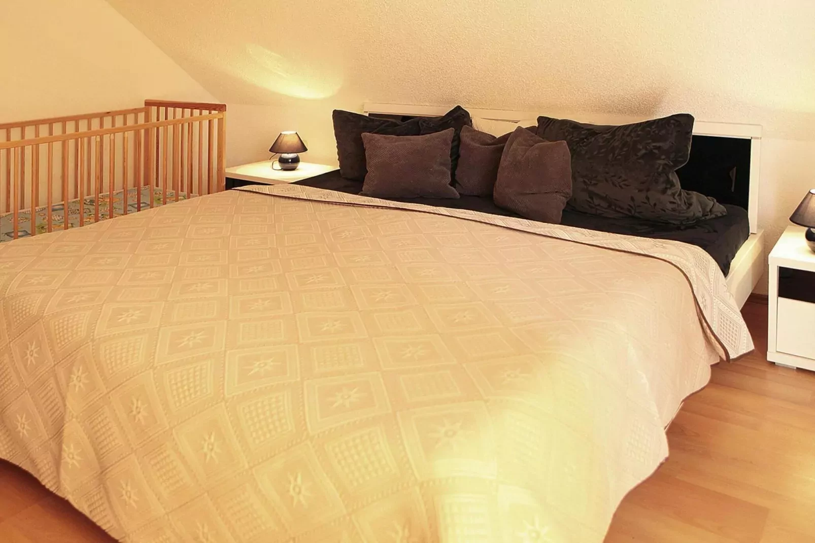 FH Nr 2 mit Hund 7-8 Personen 135 qm-Chambre