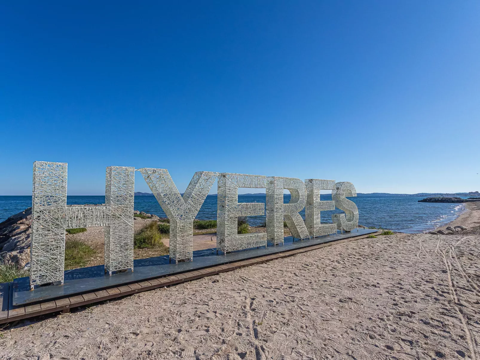  Les Cyprès-Area
