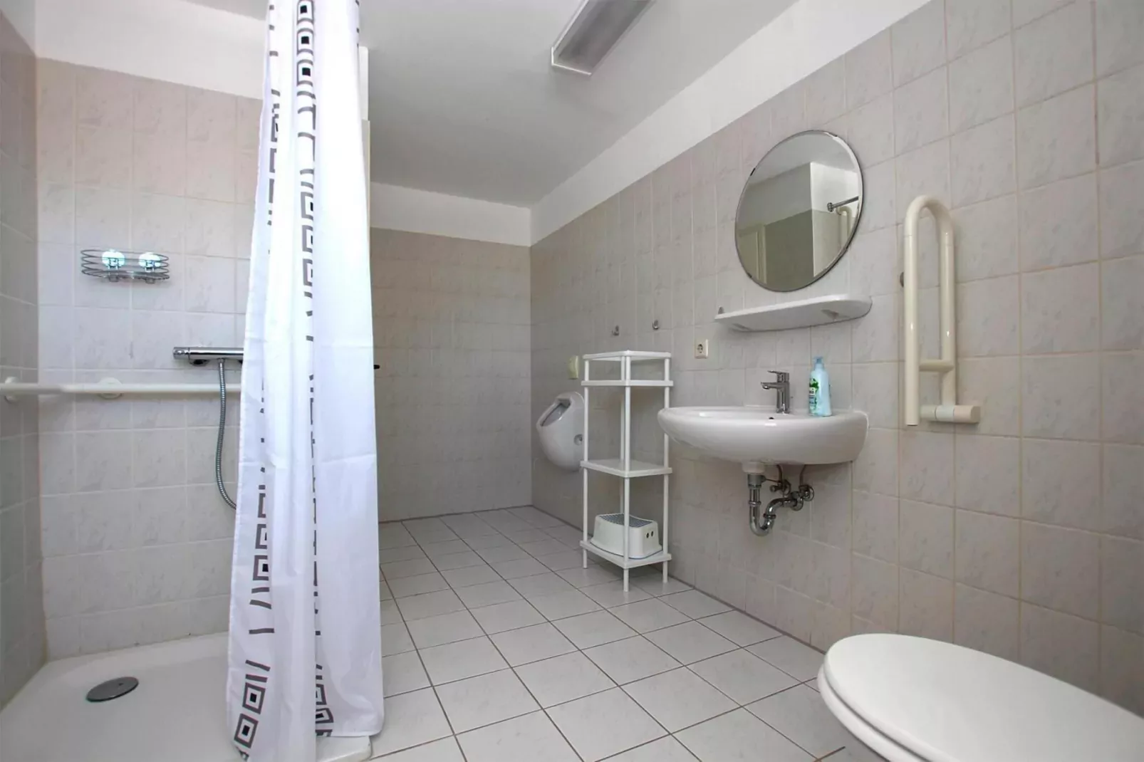 Erdgeschoss 80 qm-Bathroom