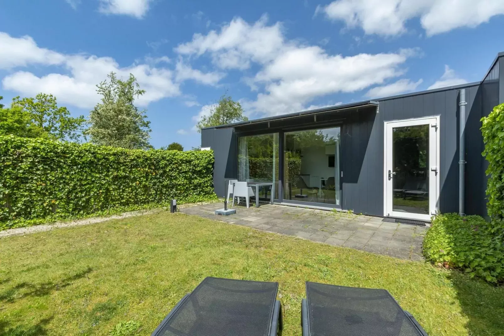 Suite Uitwaayer-Exterior summer