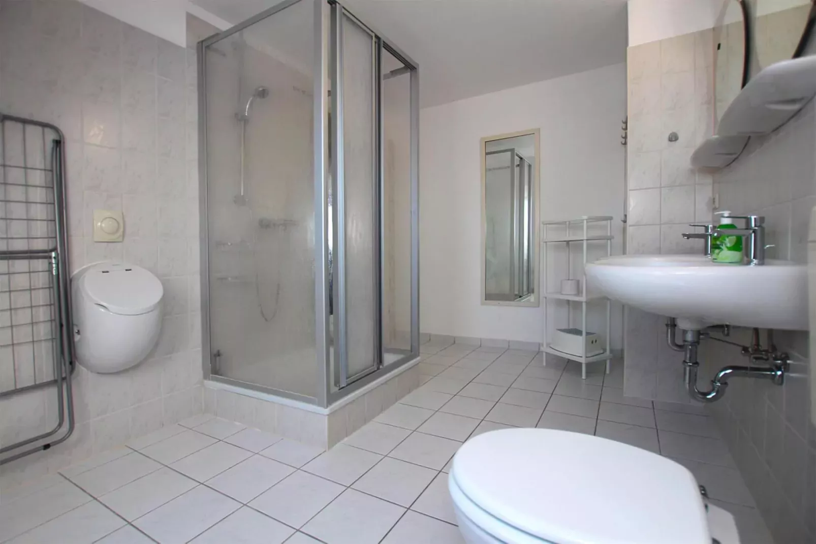 Obergeschoss 90 qm-Bathroom