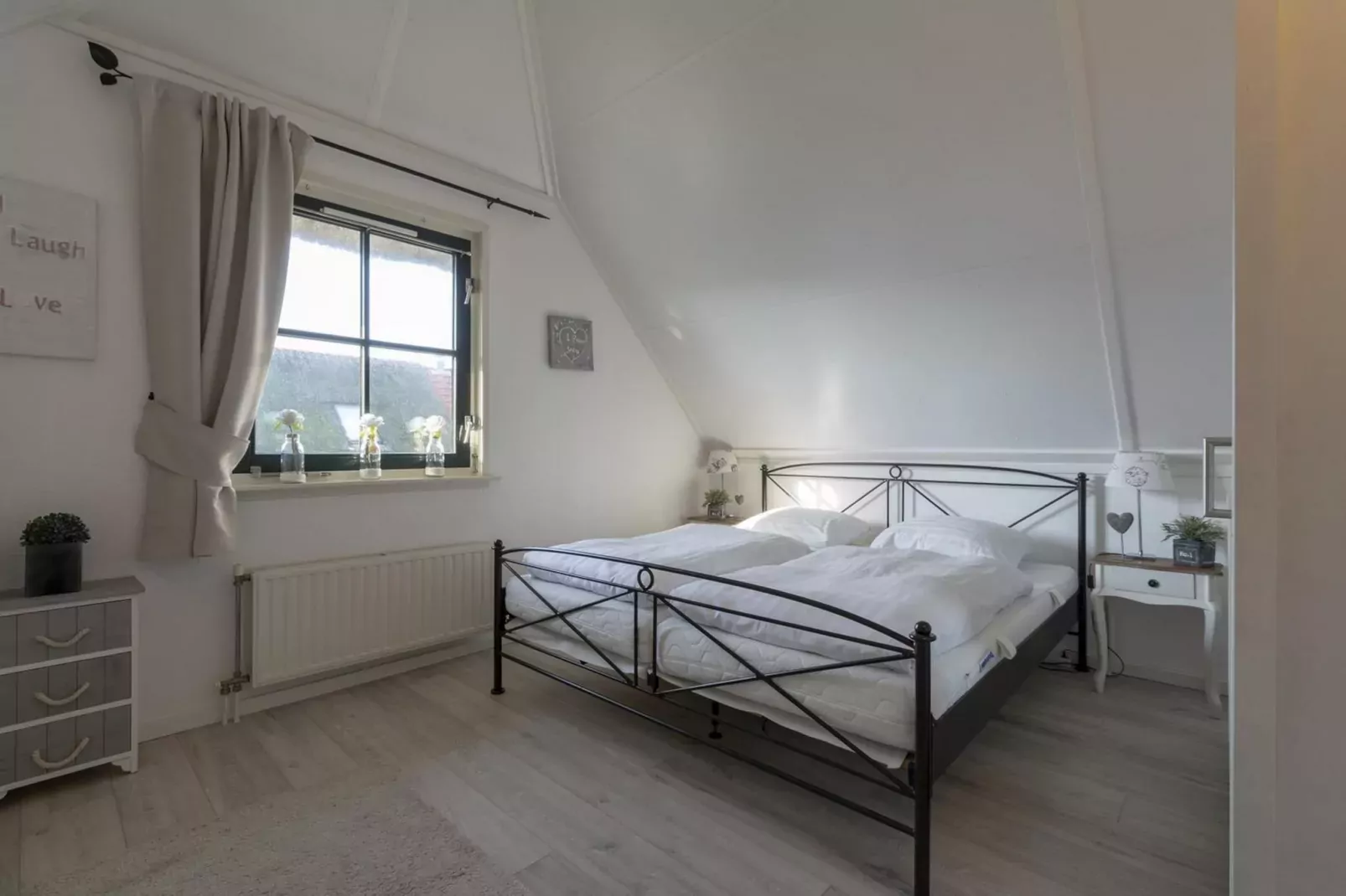De Buitenplaats 37-Bedroom