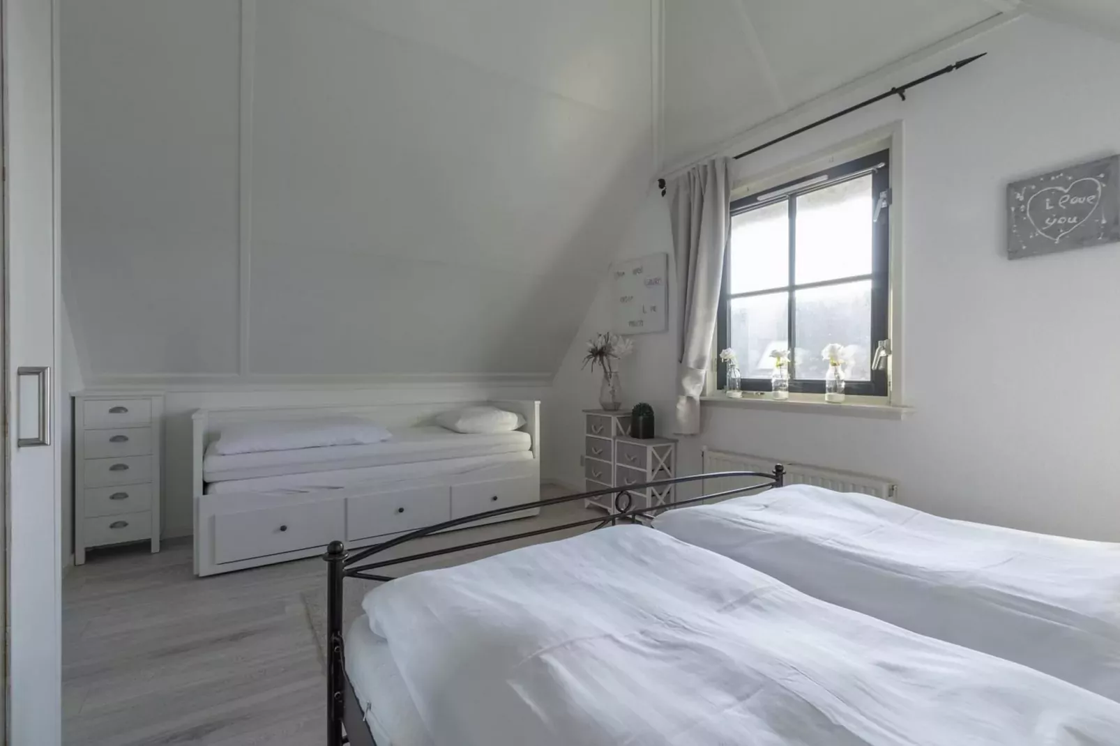 De Buitenplaats 37-Bedroom