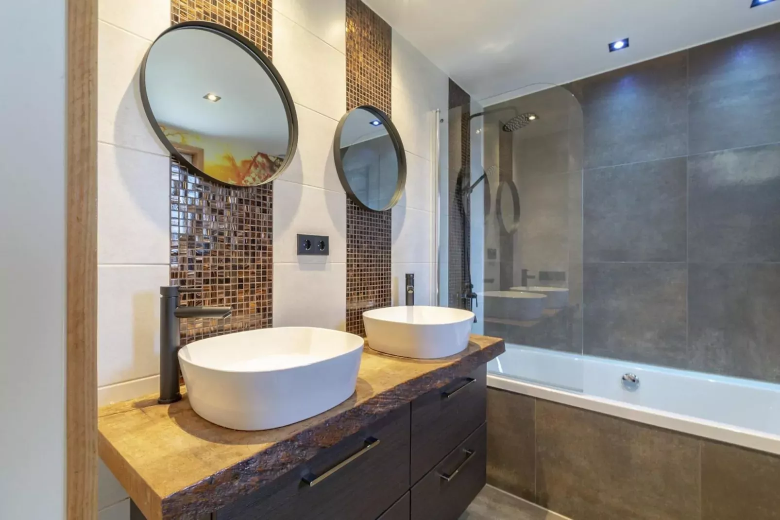 Luxe Villa Keizerskroon - Keizerkroon 63-Bathroom