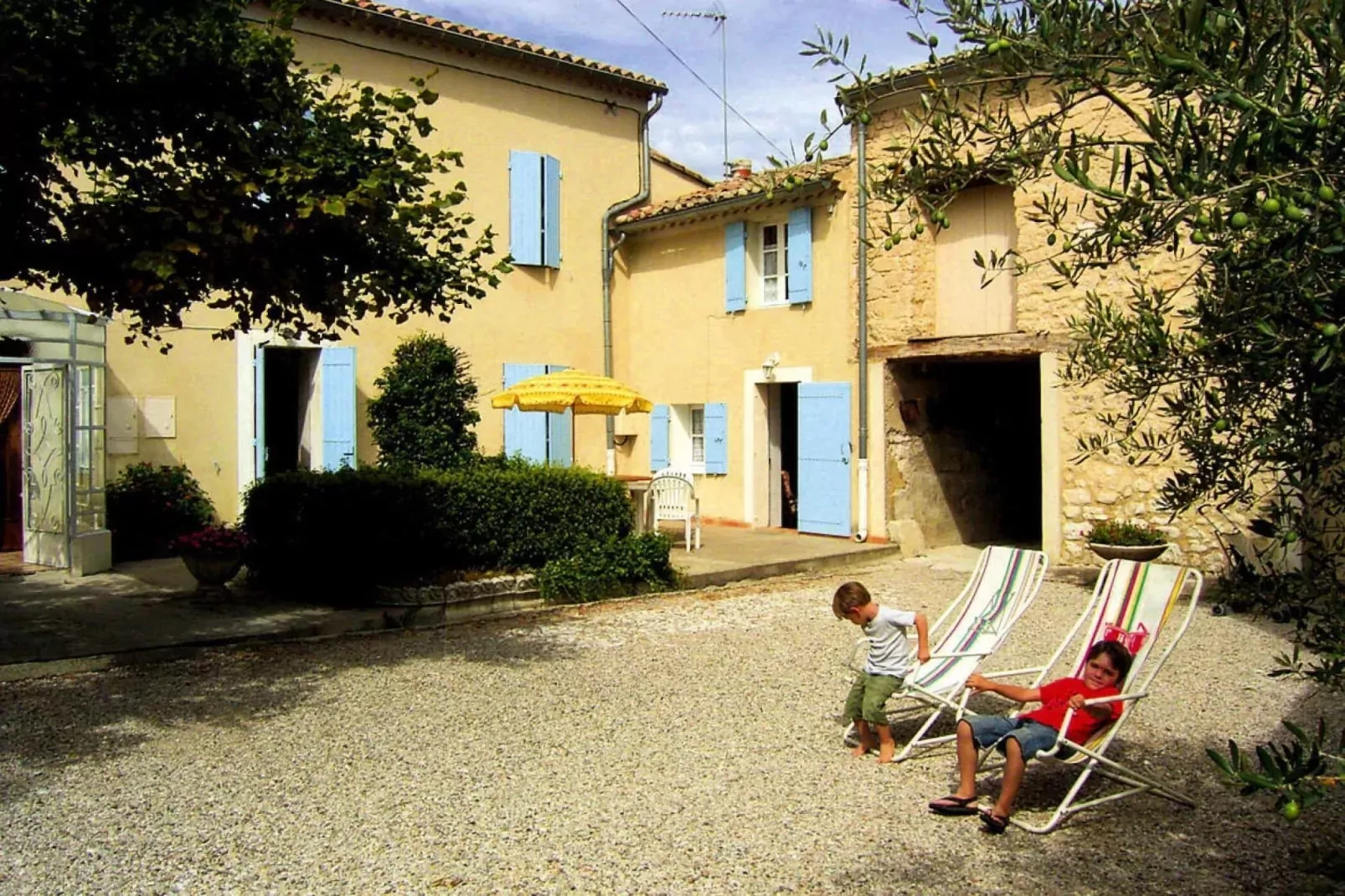 Reihenhaus in Monteux-Exterior summer