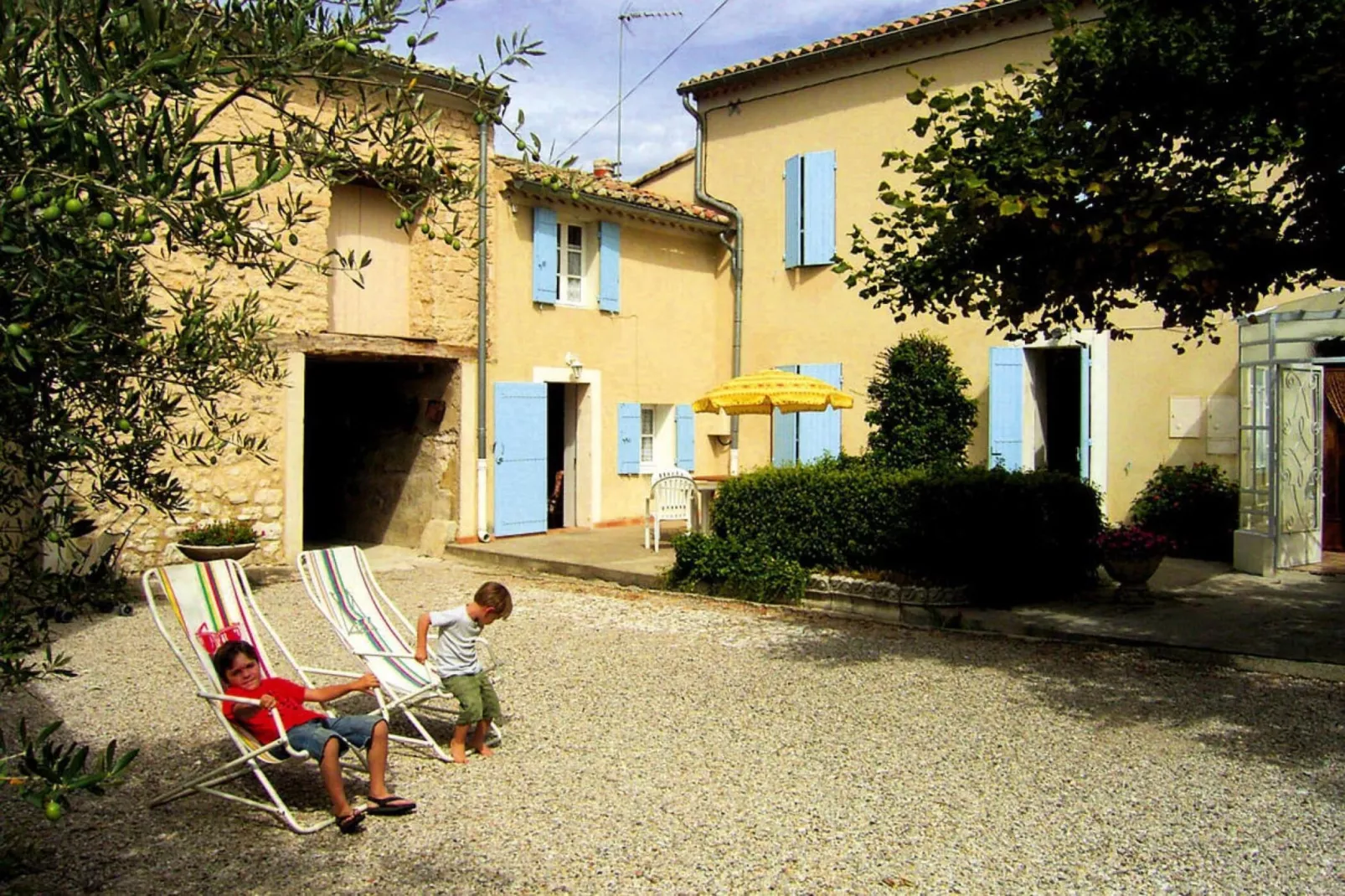 Reihenhaus in Monteux-Exterior summer