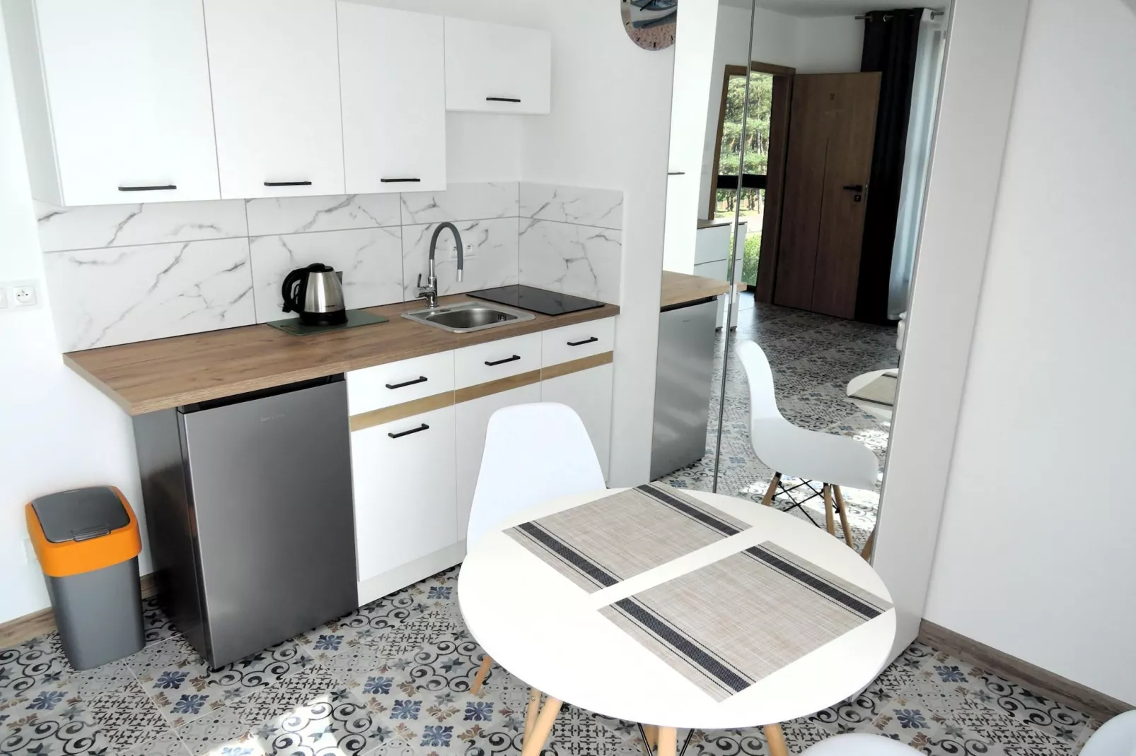 Apartament na 2 piętrze-Dining room