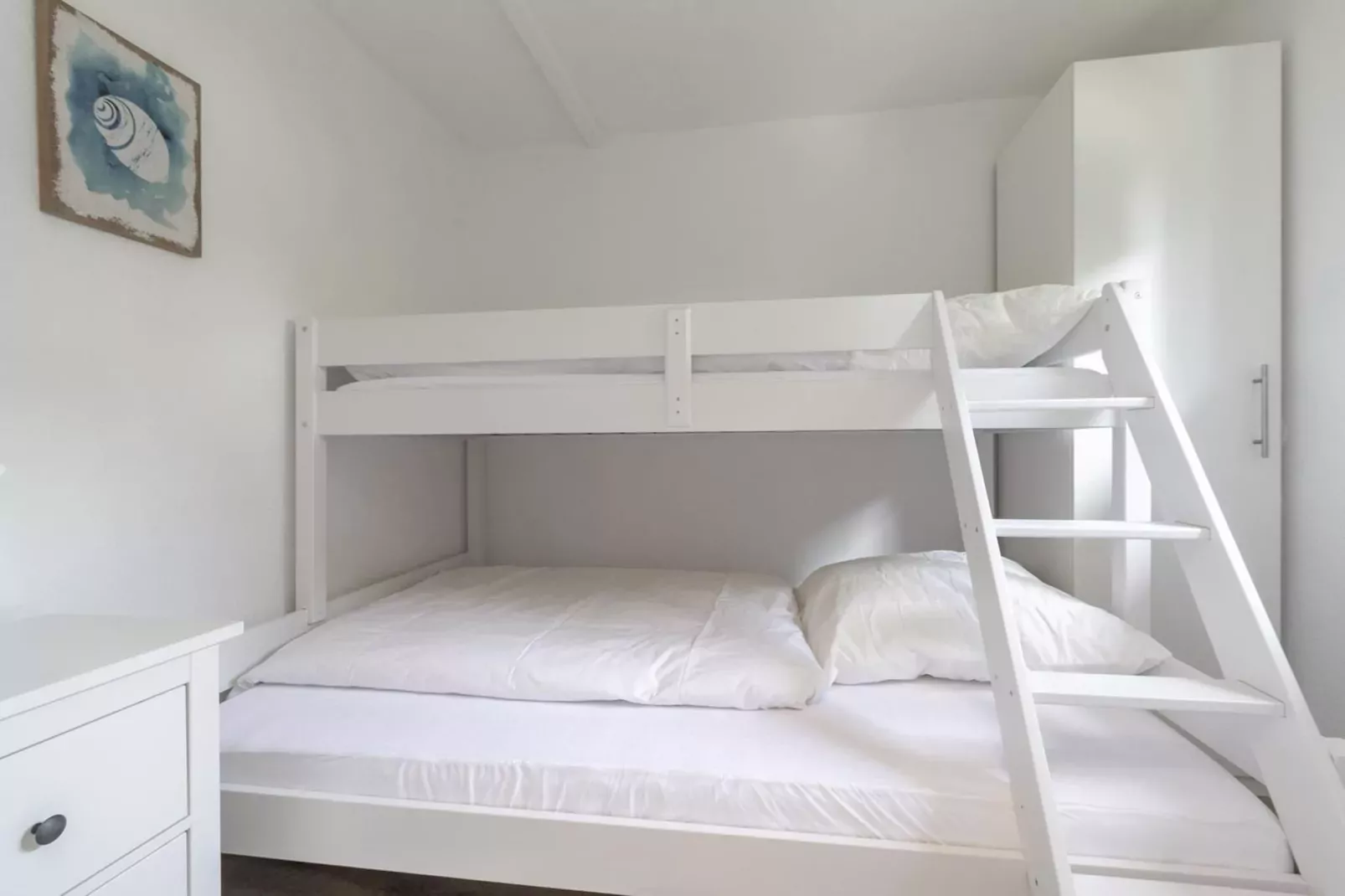 Garnekuul 44-Bedroom