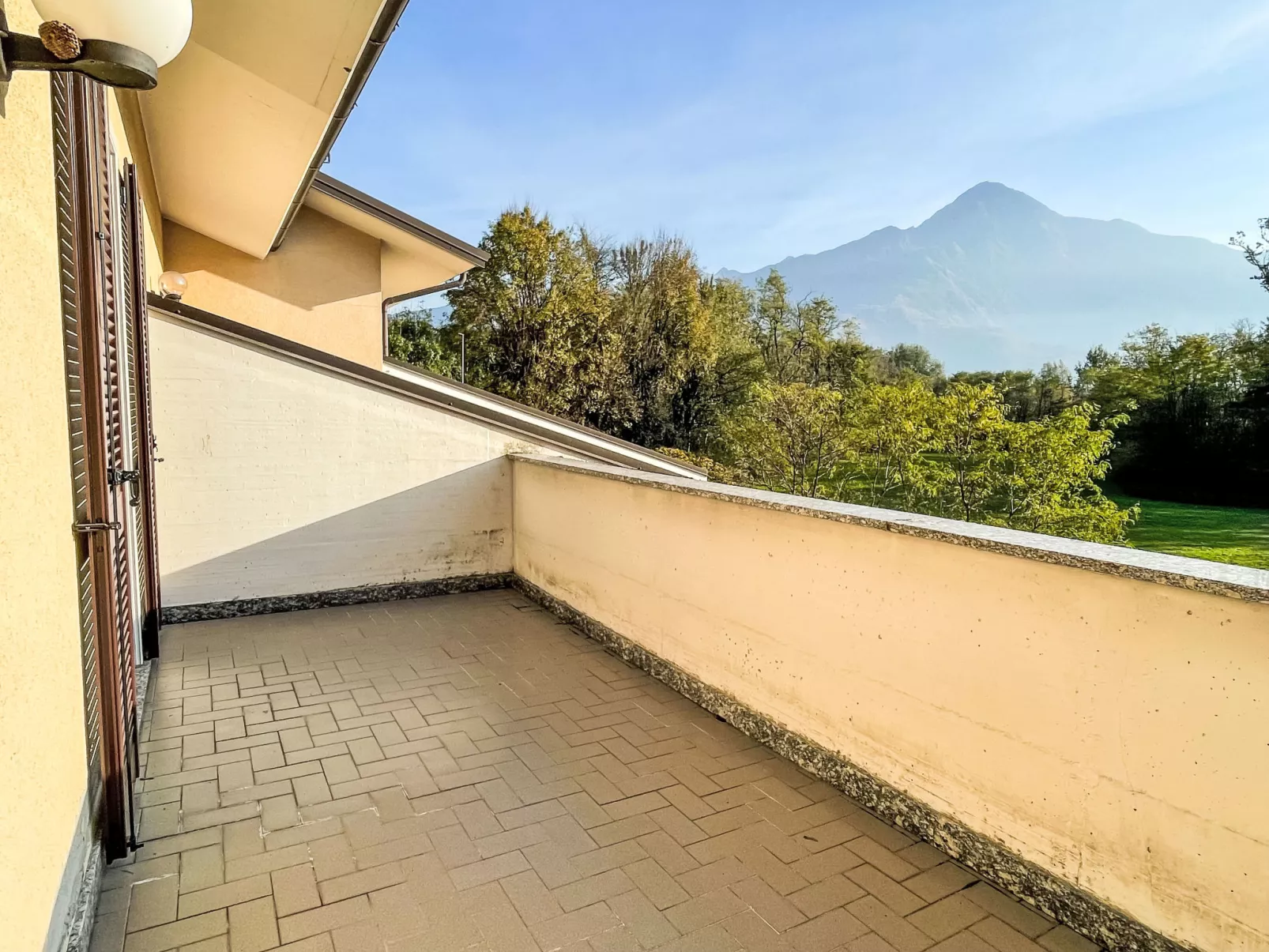 San Miro-Outside