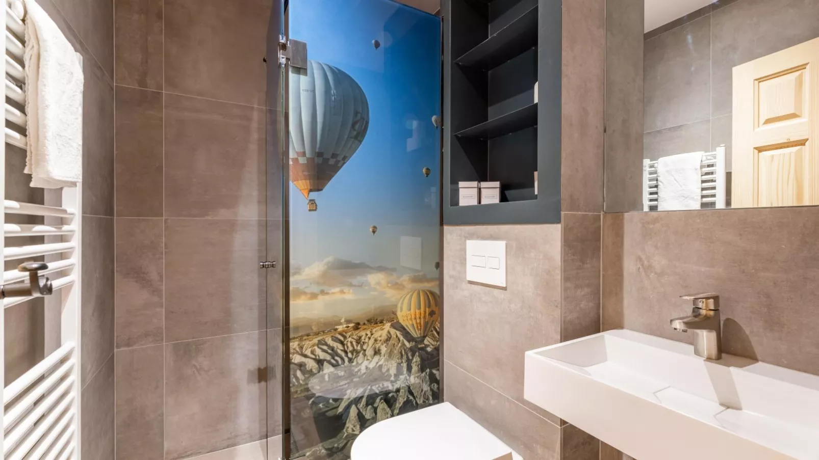 Biber Art Apartment 1-Bathroom