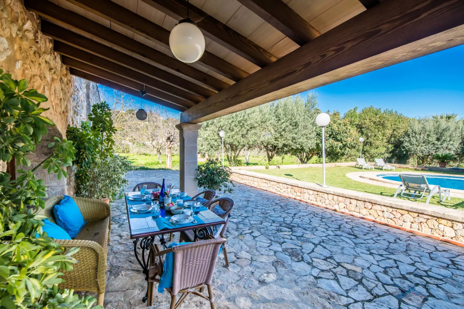 Cas Home-Terrace