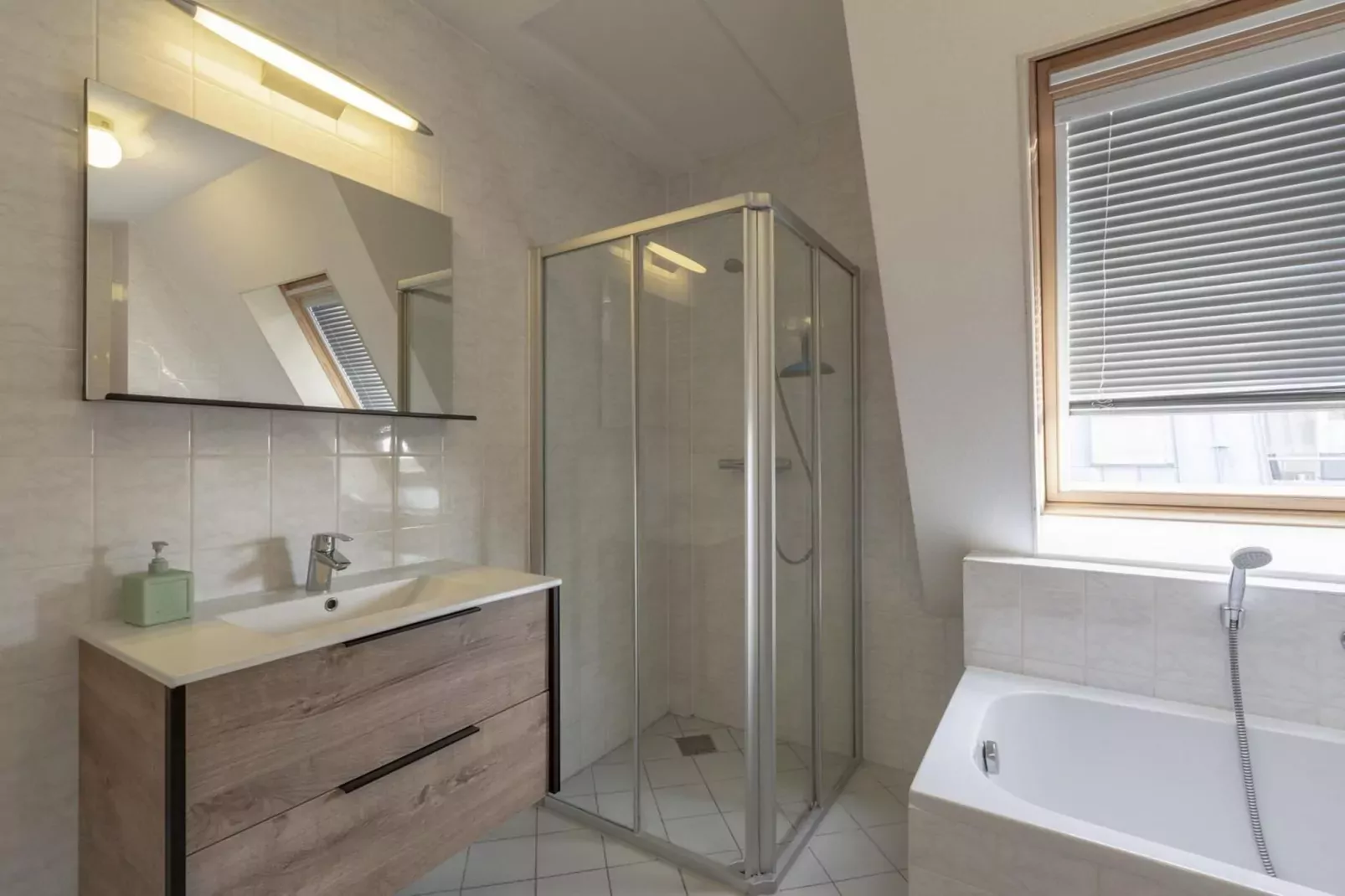 Duinerei B301-Bathroom