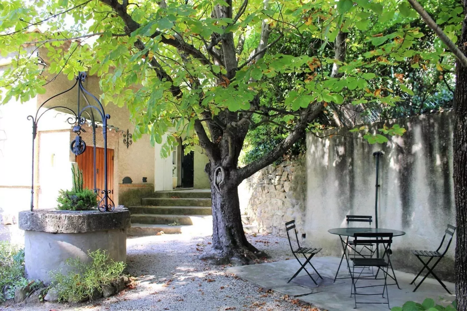 Ferienhaus in Salon-de-Provence-Jardin d'été