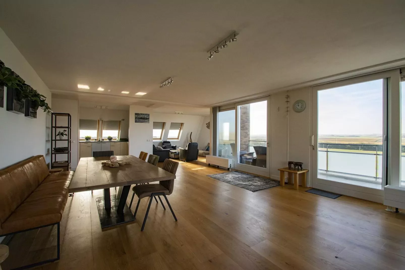 Duinerei C301/C302-Dining room