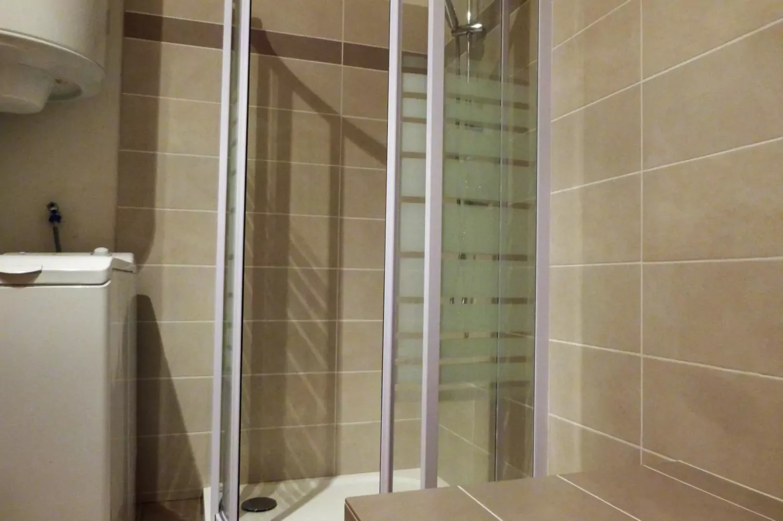 Doppelhaushälfte in Revest-du-Bion-Bathroom