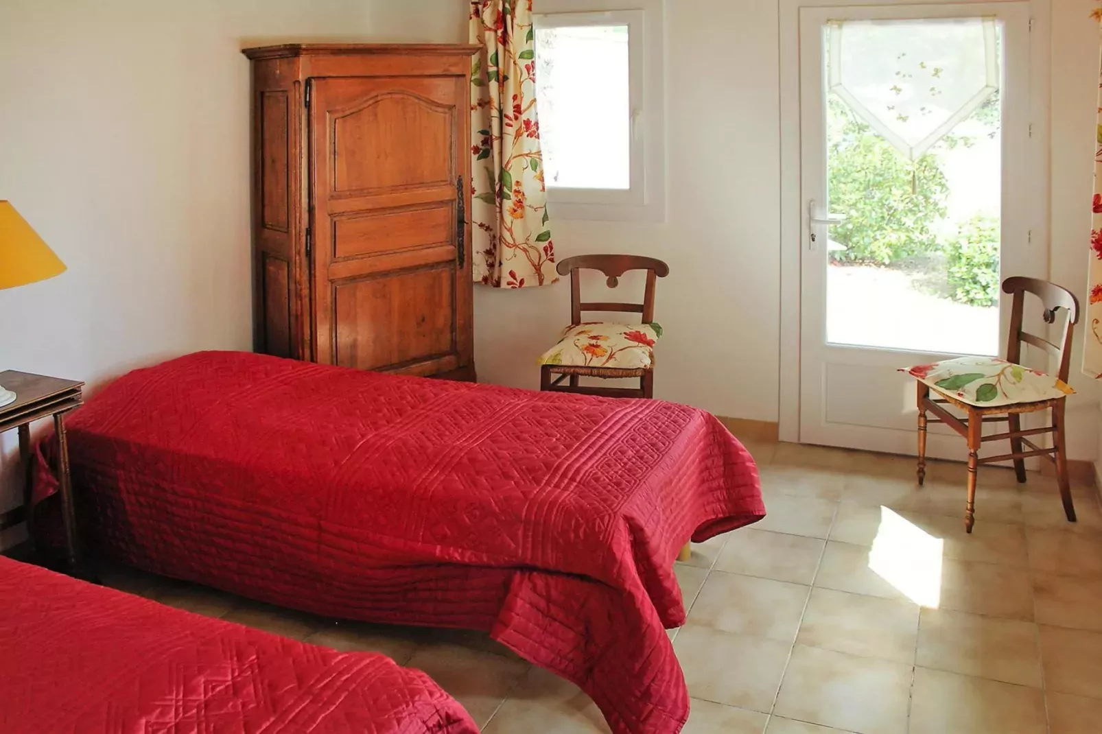 Doppelhaushälfte in Revest-du-Bion-Bedroom