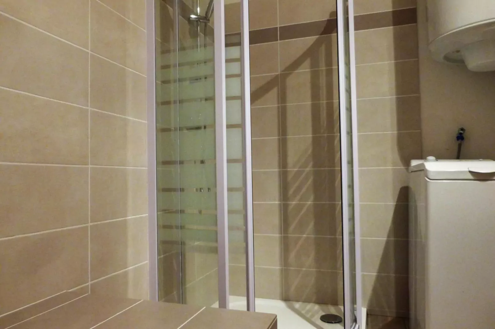 Doppelhaushälfte in Revest-du-Bion-Bathroom