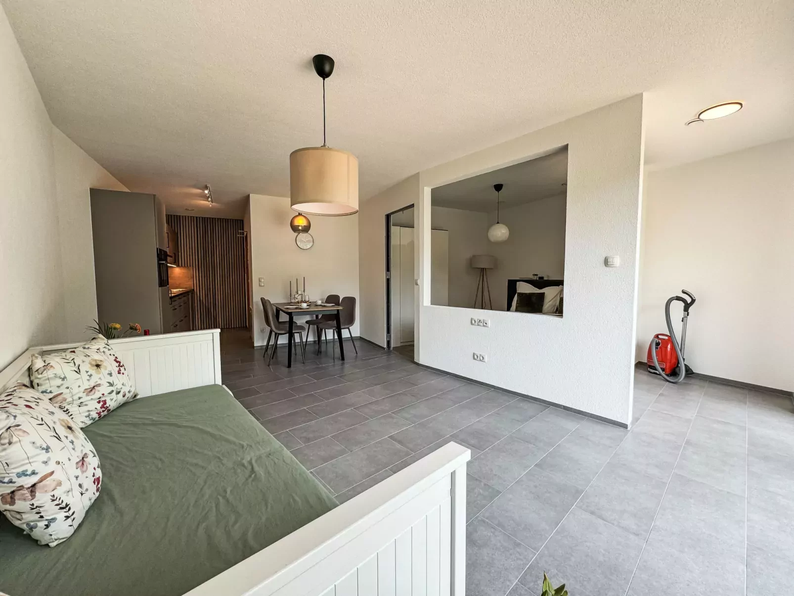 Urgen Living-Inside