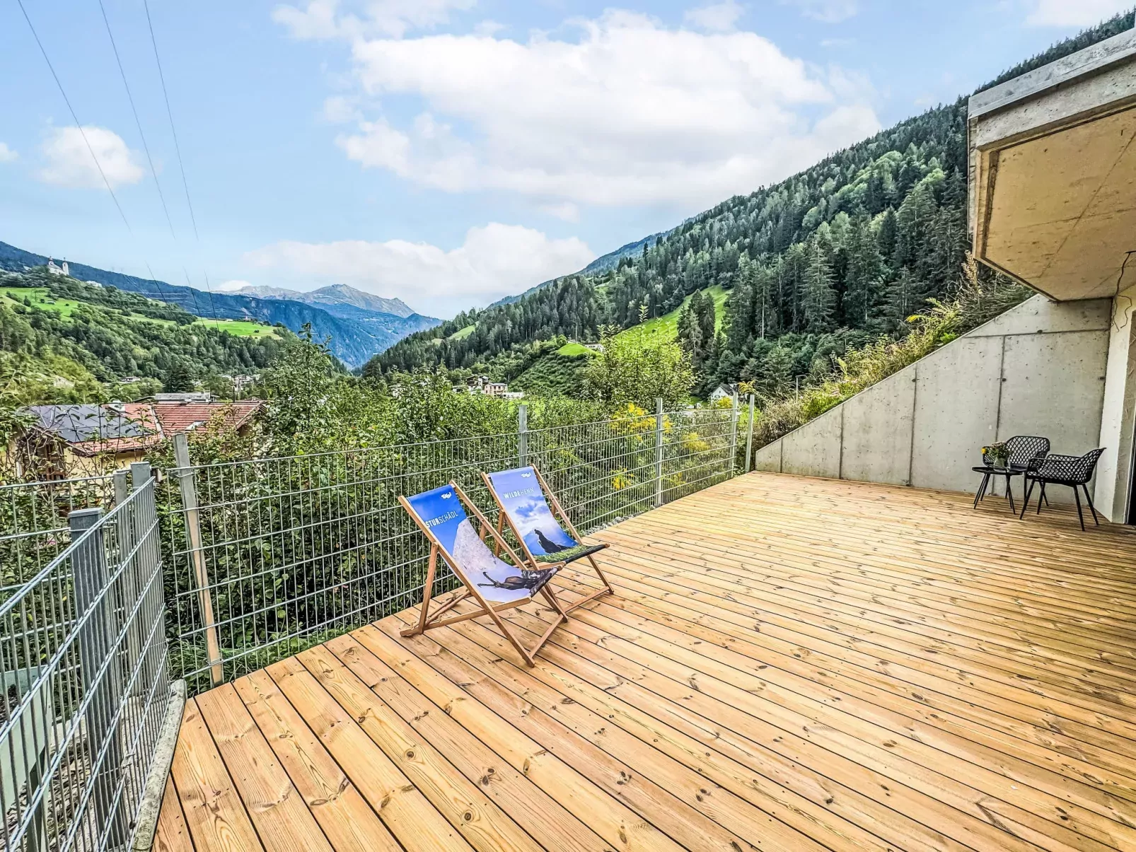 Urgen Living-Outside