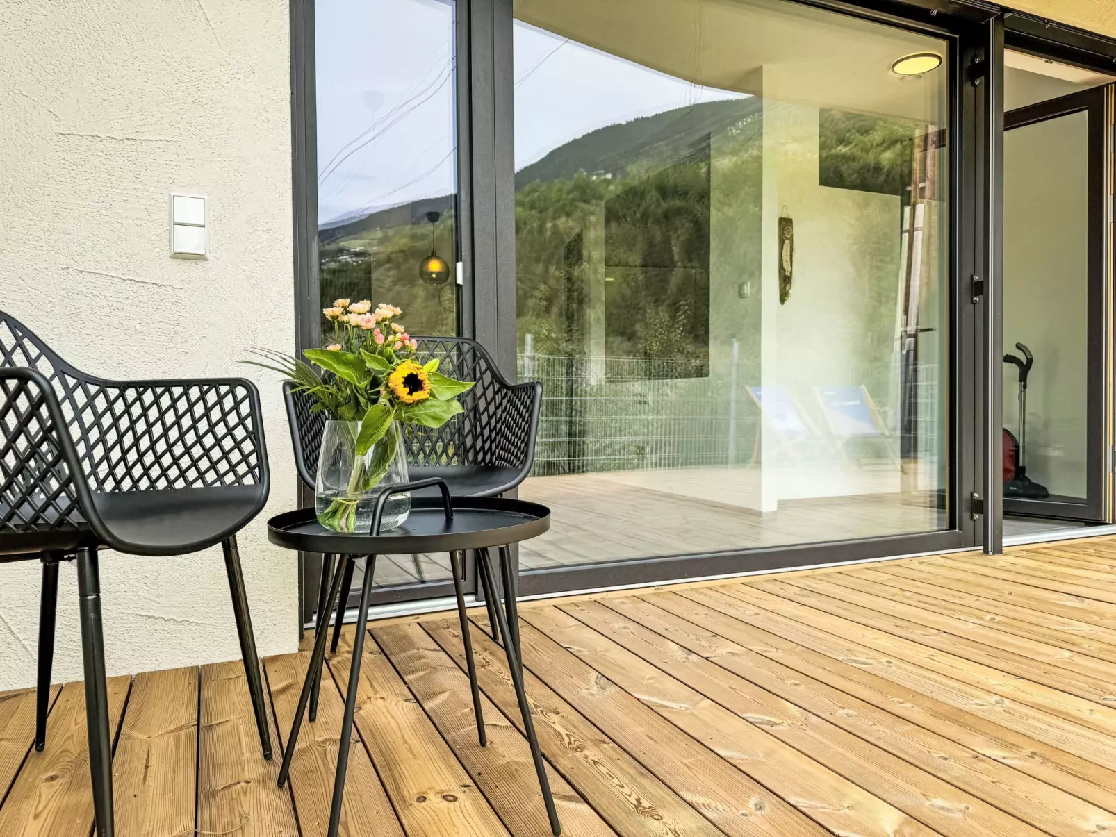 Urgen Living-Outside