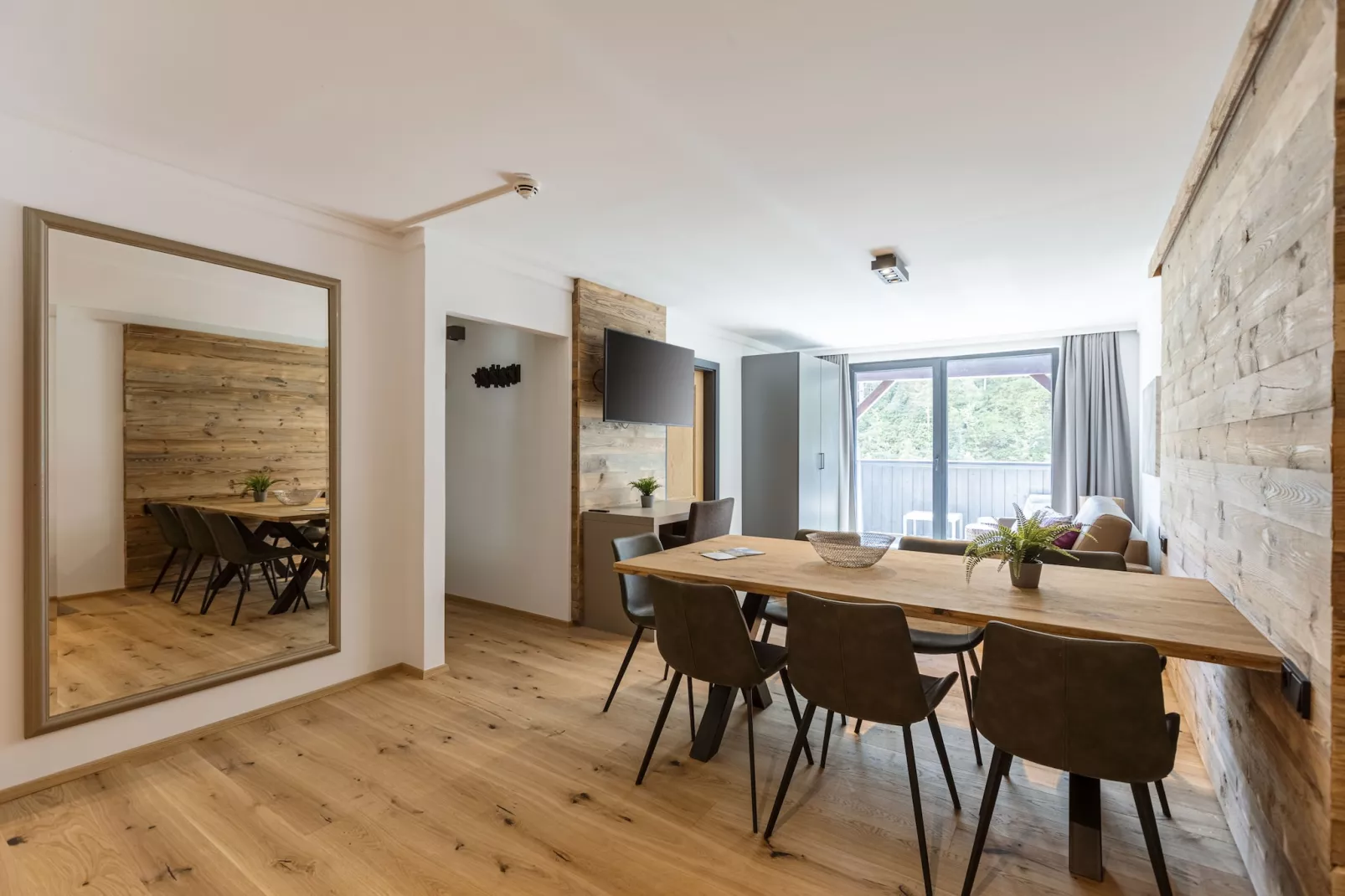Saalbach Suite 5-Dining room