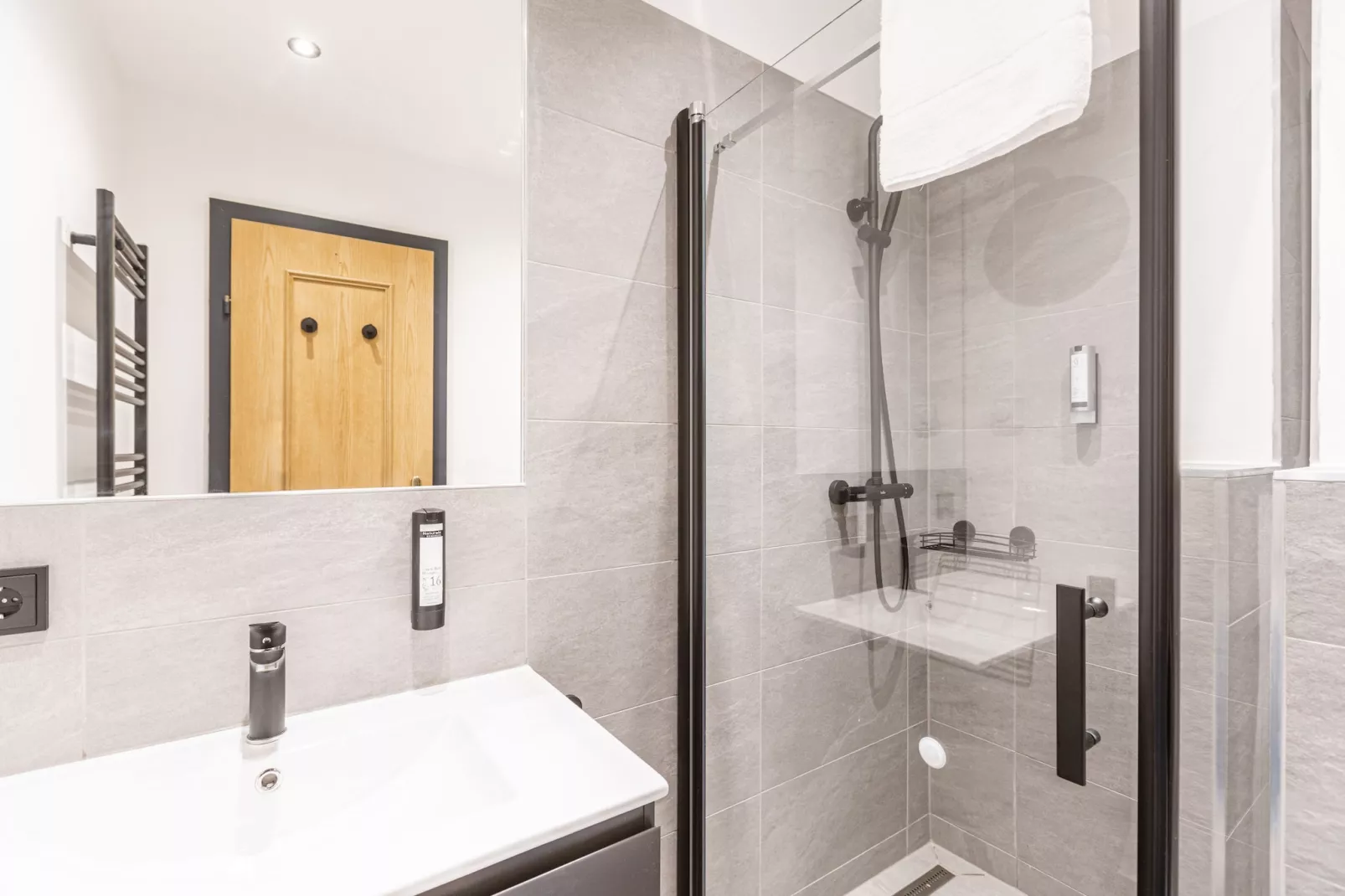 Saalbach Suite 5-Bathroom