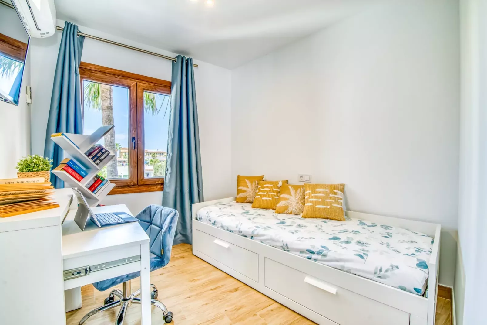 Blue Sea-Bedroom
