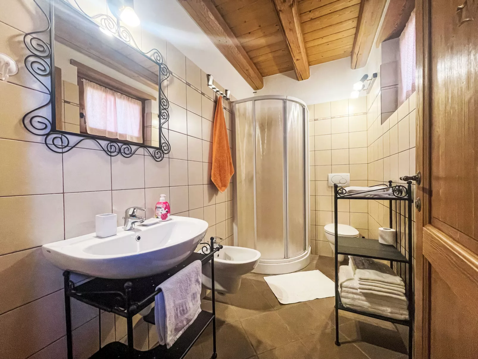 Le Baite di Bodone-Inside