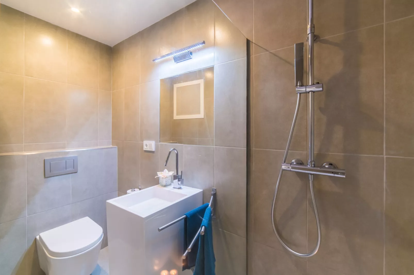 Mimosa-Bathroom