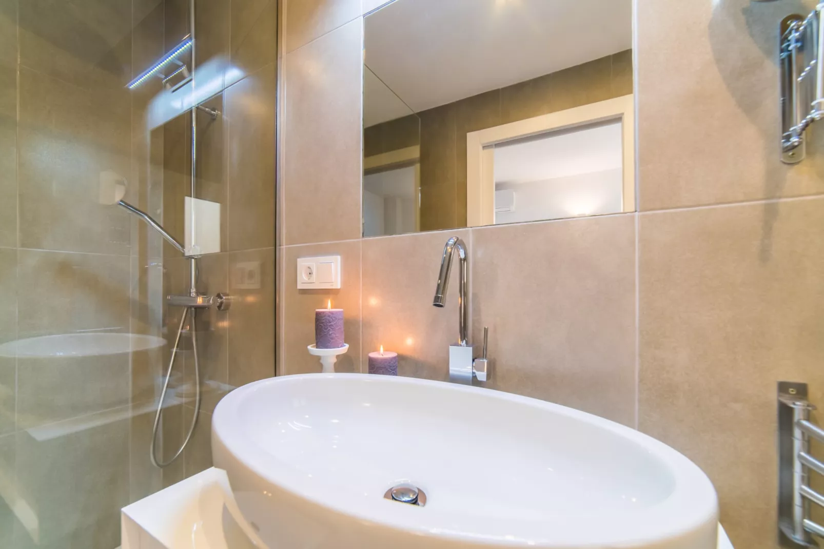 Mimosa-Bathroom