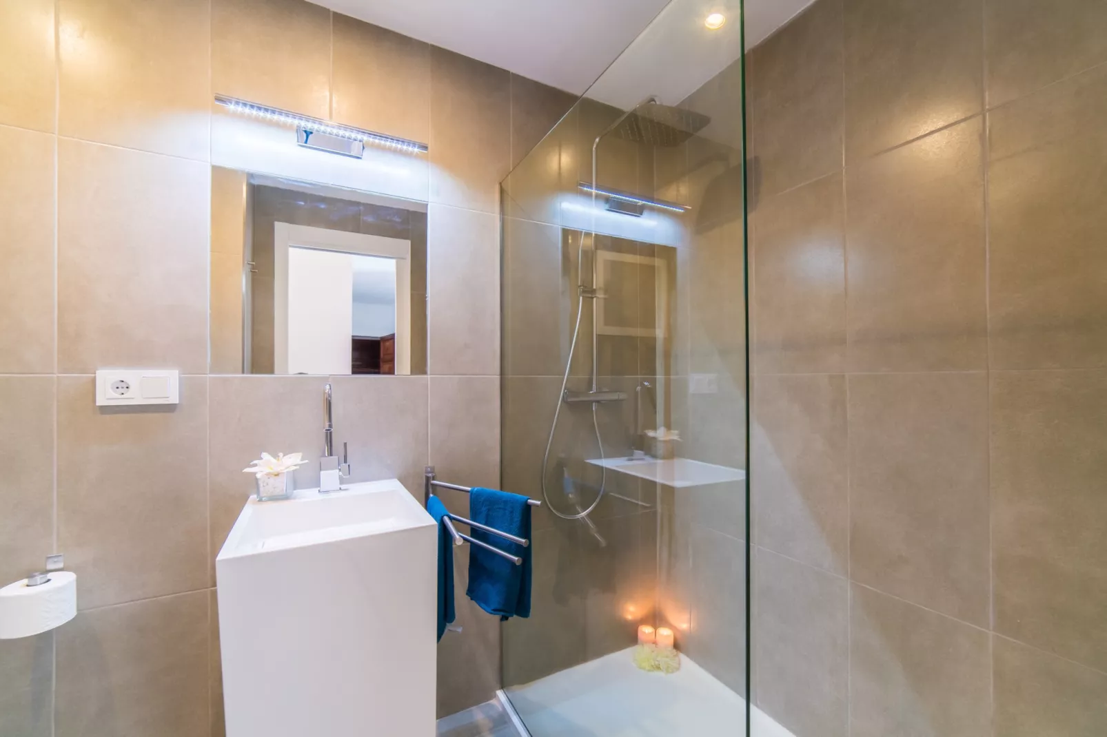 Mimosa-Bathroom