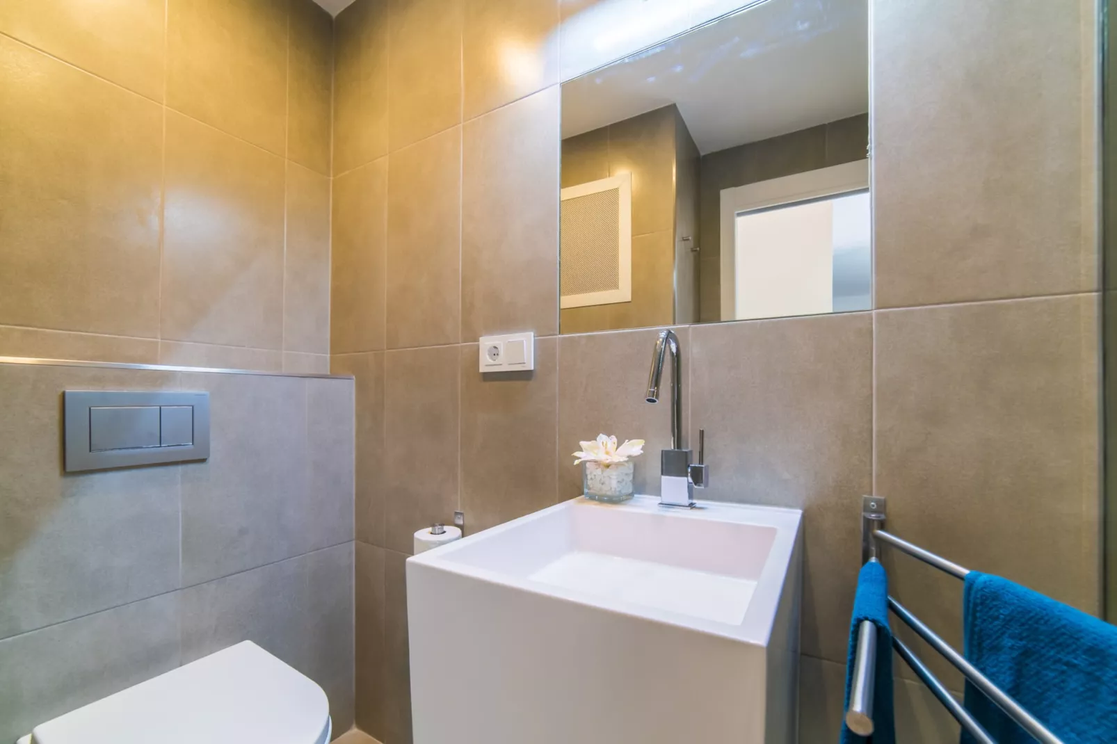 Mimosa-Bathroom